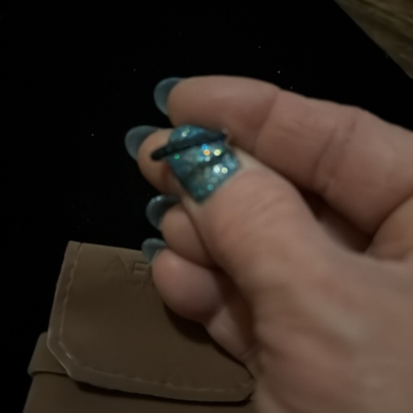 Affinity blue crystal ring. Size 6. New in box. - Picture 5 of 7